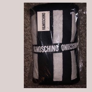 H&M MOSCHINO BEACH TOWEL